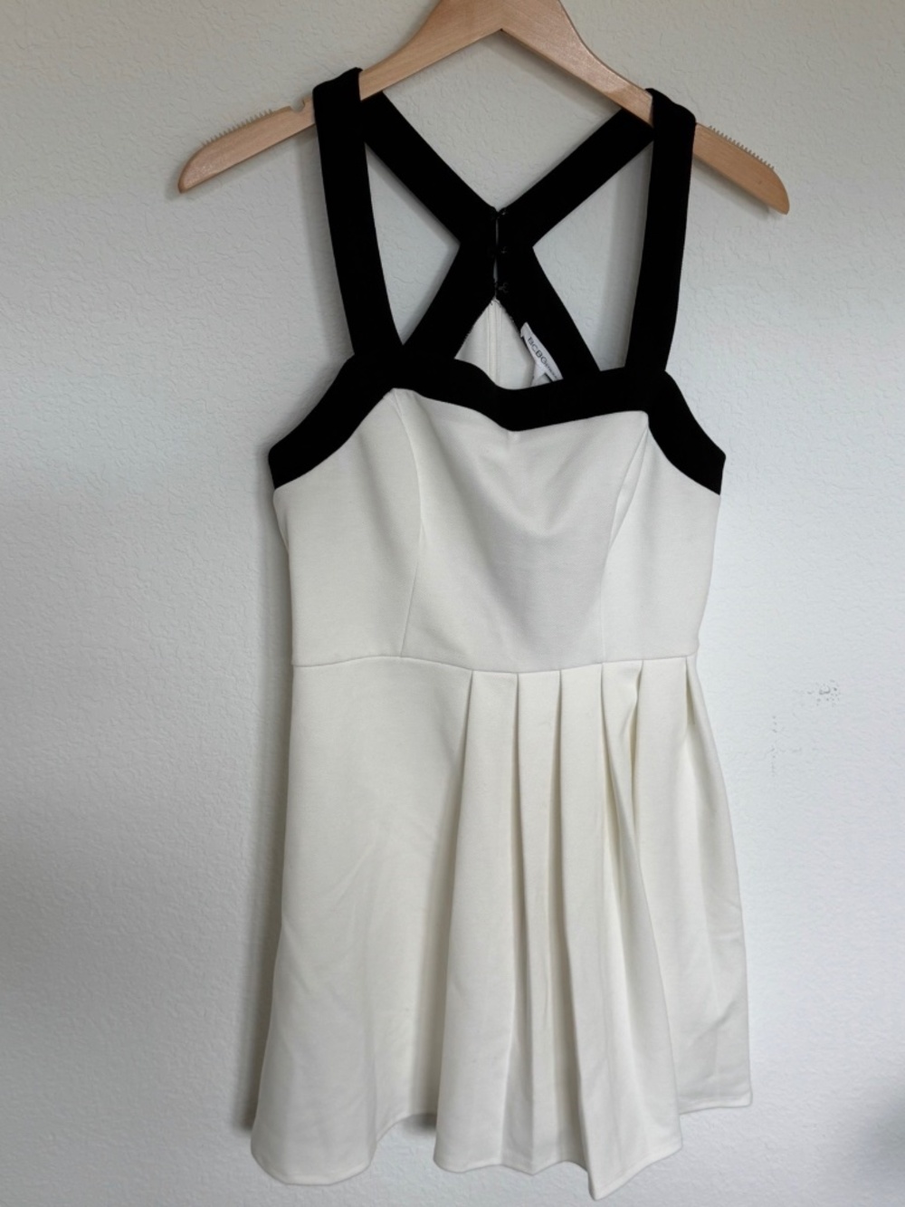 NWT BCBGeneration Black & White Mini Dress Pleated Size 6